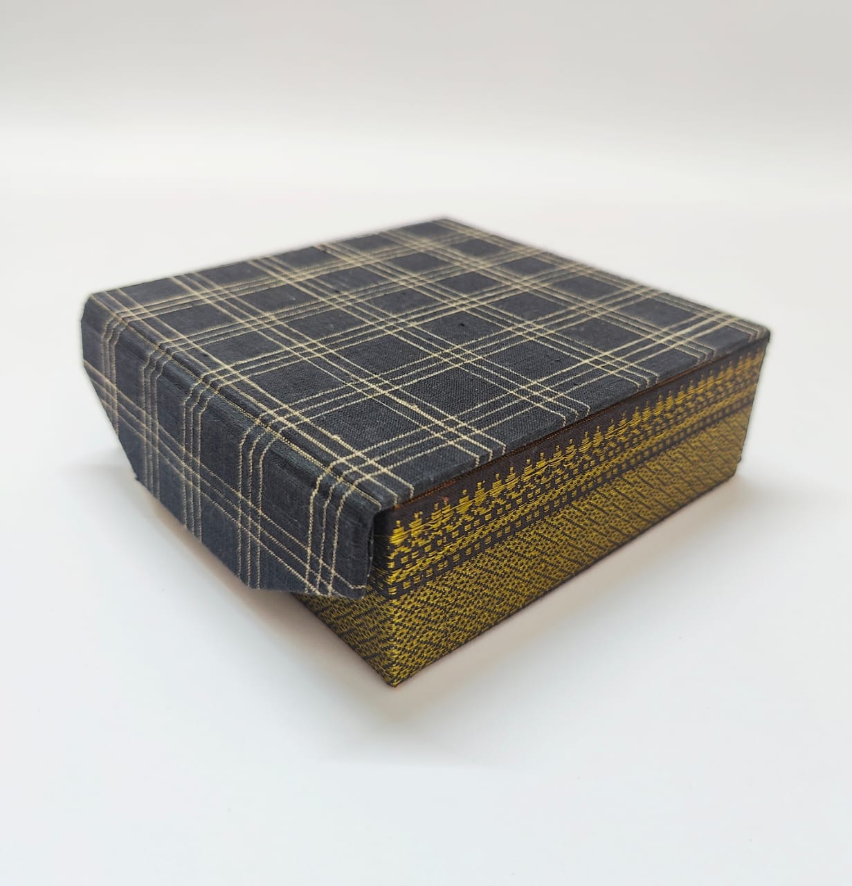 Square 4 slot jewellery organizer - Mangalagiri Brown-Black