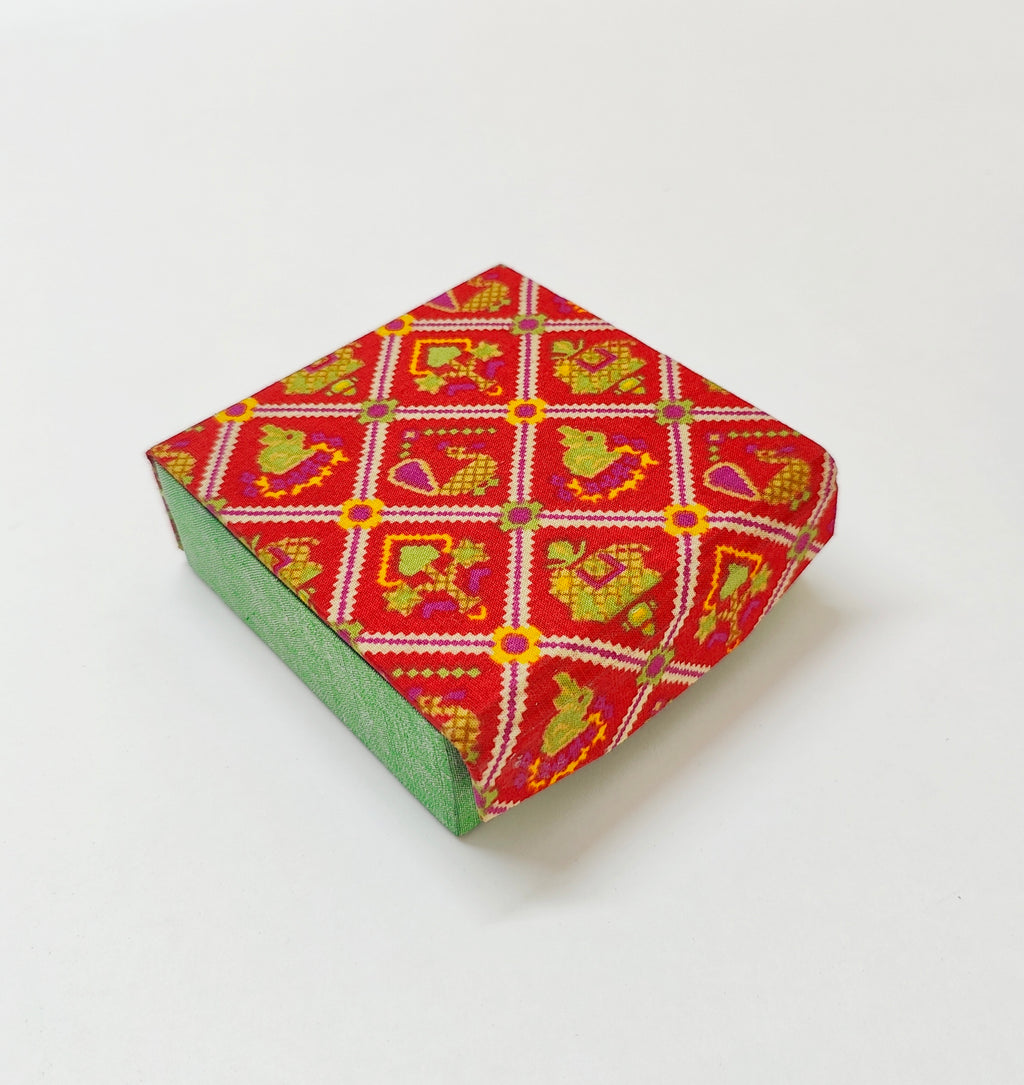 Small 9 slot travel jewellery organizer - Red patola